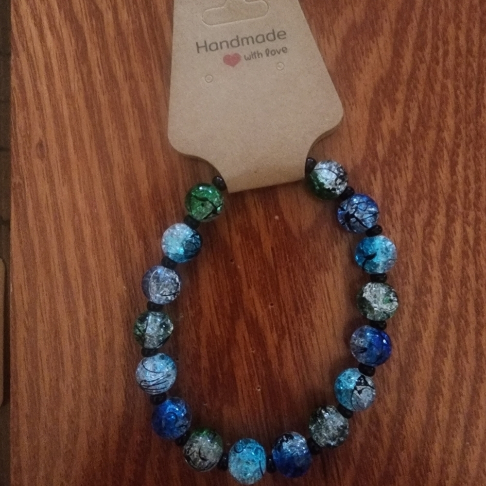 Elegant Blue and Green Beaded Bracelet with Glossy Finish - Picture 6 of 10